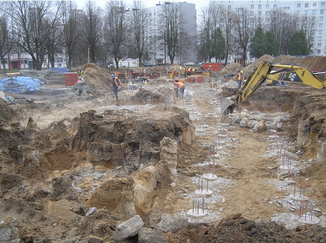 Slokas ielas ēku C un D pāļu pamati